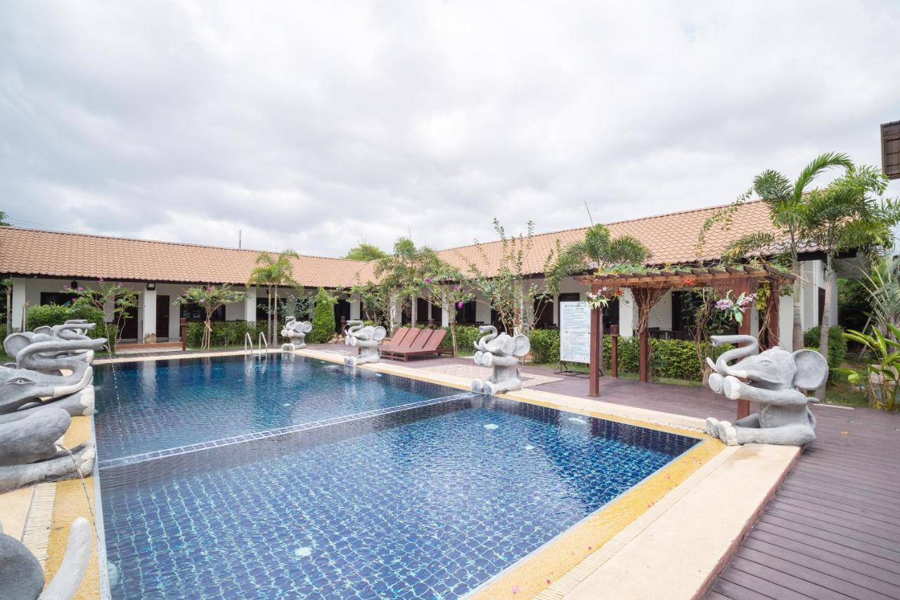 Oyo 837 Baan Kiang Nam Resort Bang Lamung Ngoại thất bức ảnh