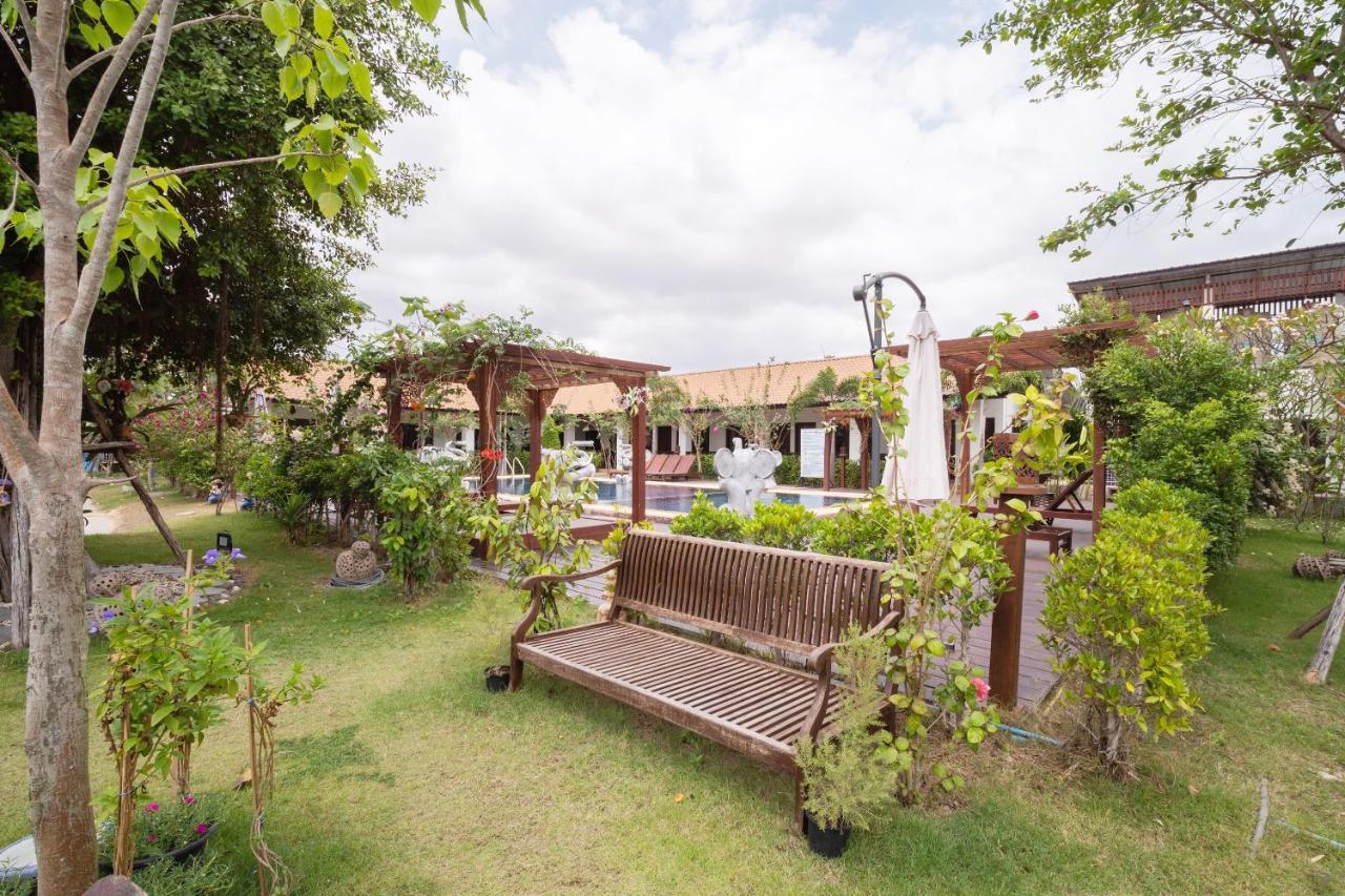 Oyo 837 Baan Kiang Nam Resort Bang Lamung Ngoại thất bức ảnh